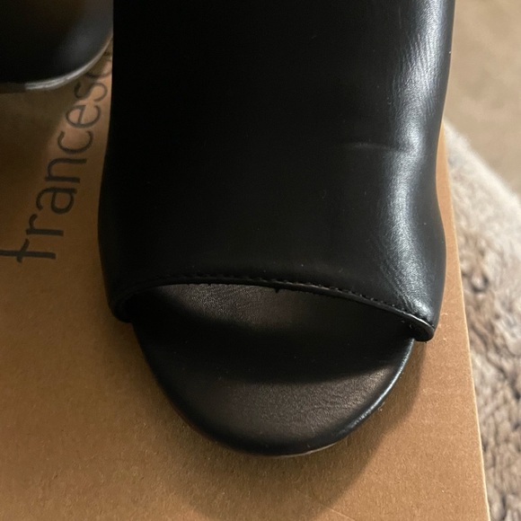 Francesca’s Black Peep Toe Heels in Size 7.5 - Block heel super cool shoes! - Picture 6 of 12